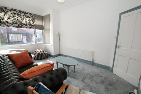 4 bedroom terraced house to rent - BILLS INCLUDED - Beechwood View, Burley, Leeds, LS4
