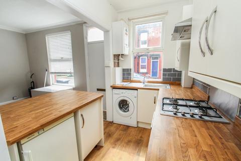 3 bedroom terraced house to rent, BILLS INCLUDED - Harold View, Hyde Park, Leeds, LS6