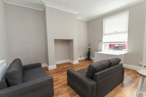 3 bedroom terraced house to rent, BILLS INCLUDED - Harold View, Hyde Park, Leeds, LS6