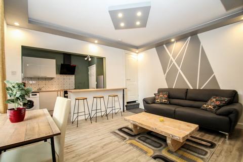 BILLS INCLUDED - Quarry Mount Place, Woodhouse, Leeds, LS6
