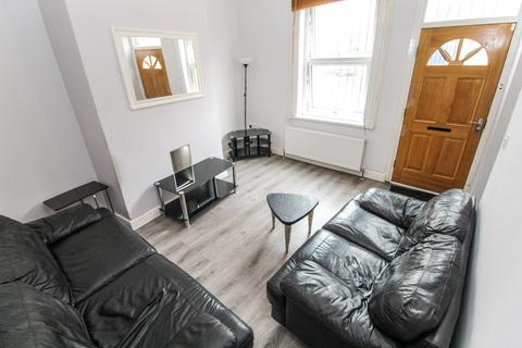 1 bedroom end of terrace house to rent, Autumn Grove, Hyde Park, Leeds, LS6