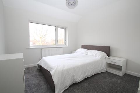 4 bedroom semi-detached house to rent, BILLS INCLUDED - St. Anns Close, Burley, Leeds, LS4