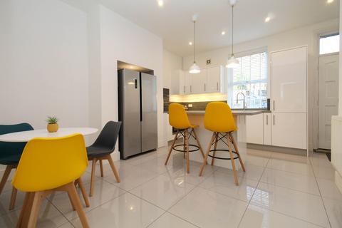 4 bedroom terraced house to rent - BILLS INCLUDED - Tordoff Terrace, Kirkstall, Leeds, LS5