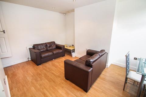 BILLS INCLUDED - Woodside Avenue, Burley, Leeds, LS4