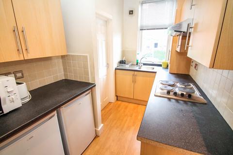 3 bedroom terraced house to rent, BILLS INCLUDED - Woodside Avenue, Burley, Leeds, LS4