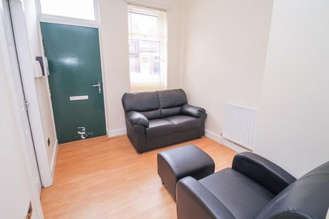 2 bedroom terraced house to rent, Autumn Street, Hyde Park, Leeds, LS6