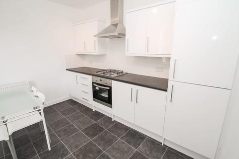 4 bedroom end of terrace house to rent, BILLS INCLUDED - Autumn Avenue, Hyde Park, Leeds, LS6