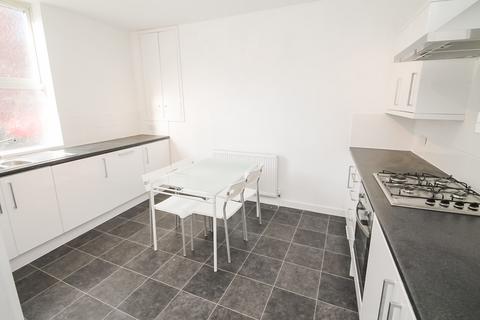 undefined, BILLS INCLUDED - Autumn Avenue, Hyde Park, Leeds, LS6
