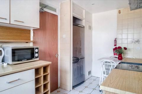 4 bedroom flat share to rent - Wager Street, London E3