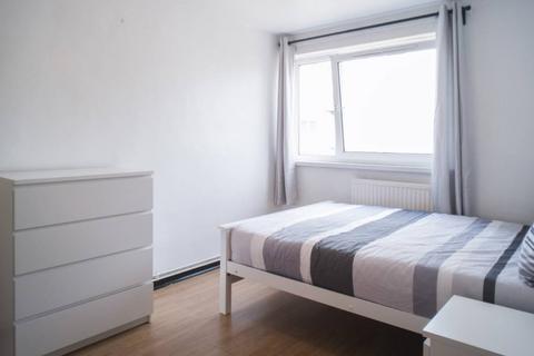 4 bedroom flat share to rent, Wager Street, London E3