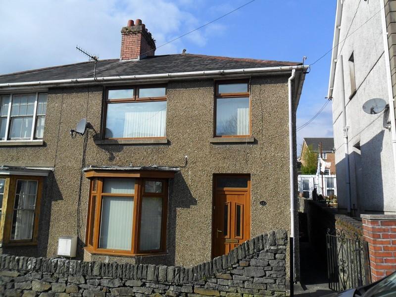 Quarr Road, Pontardawe, Swansea. 3 bed semidetached house £725 pcm (£167 pw)