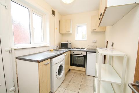 3 bedroom semi-detached house to rent, ALL BILLS INCLUDED - Brudenell Road