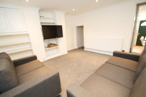 5 bedroom terraced house to rent, BILLS INCLUDED  - Burley Lodge Road, Hyde Park , Leeds, LS6