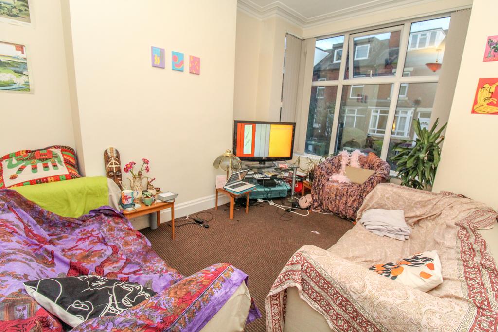 BILLS INCLUDED Graham Grove, Burley, Leeds, LS4 6 bed terraced house