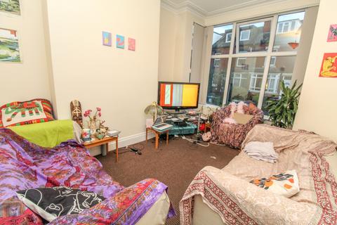 6 bedroom terraced house to rent, BILLS INCLUDED - Graham Grove, Burley, Leeds, LS4