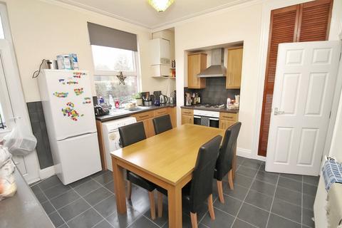 6 bedroom terraced house to rent, BILLS INCLUDED - Graham Grove, Burley, Leeds, LS4