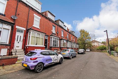 6 bedroom terraced house to rent, BILLS INCLUDED - Graham Grove, Burley, Leeds, LS4