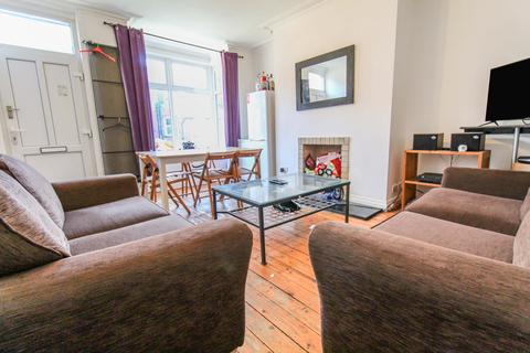 4 bedroom terraced house to rent, BILLS INCLUDED - Royal Park Terrace, Hyde Park, Leeds, LS6