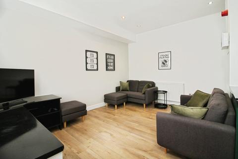 3 bedroom terraced house to rent, BILLS INCLUDED - Knowle Grove, Burley, Leeds, LS4