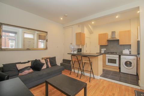 4 bedroom terraced house to rent, BILLS INCLUDED - Kings Avenue, Hyde Park, Leeds, LS6