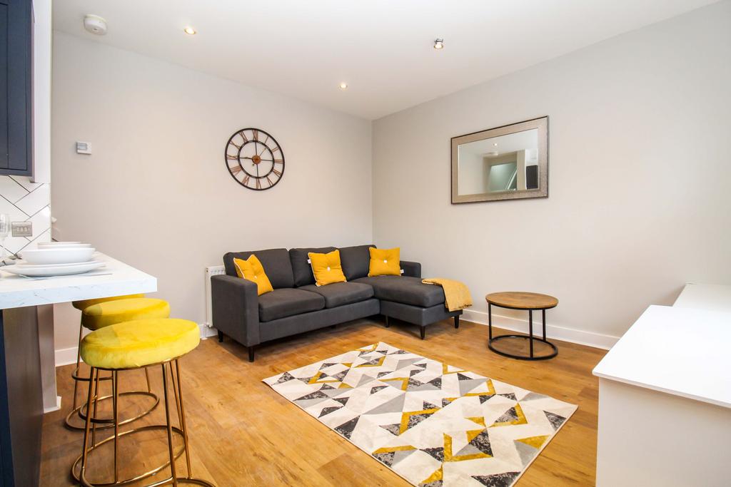 BILLS INCLUDED Harold Avenue, Hyde Park, Leeds, LS6 4 bed terraced