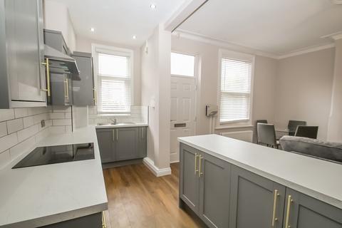 BILLS INCLUDED - Royal Park Avenue, Hyde Park, Leeds, LS6