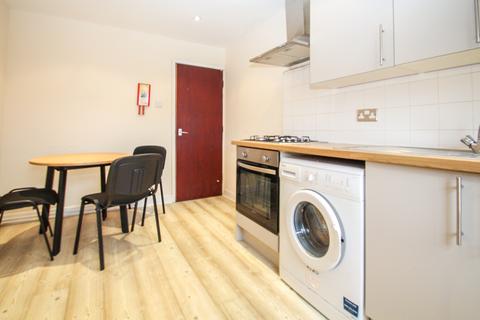 3 bedroom flat to rent, BILLS INCLUDED - Kelso Heights, Hyde Park, Leeds, LS3