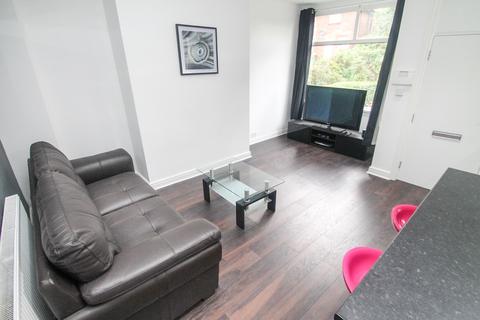 3 bedroom terraced house to rent, BILLS INCLUDED - Talbot Avenue, Burley, Leeds, LS4