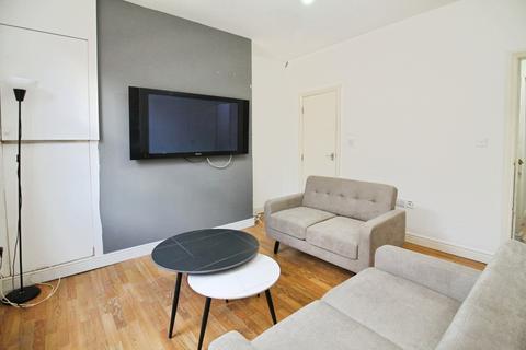 4 bedroom terraced house to rent, BILLS INCLUDED - Thornville Street, Hyde Park, Leeds, LS6
