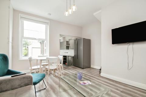 BILLS INCLUDED - Brookfield Place, Meanwood, Leeds, LS6