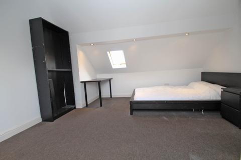 5 bedroom semi-detached house to rent, BILLS INCLUDED - St Ann's Green, Burley, Leeds, LS4