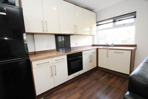 5 bedroom semi-detached house to rent, BILLS INCLUDED - St Ann's Green, Burley, Leeds, LS4