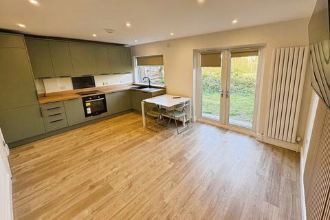 5 bedroom semi-detached house to rent, BILLS INCLUDED - St Ann's Green, Burley, Leeds, LS4