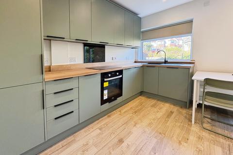 5 bedroom semi-detached house to rent, BILLS INCLUDED - St Ann's Green, Burley, Leeds, LS4