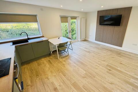 5 bedroom semi-detached house to rent, BILLS INCLUDED - St Ann's Green, Burley, Leeds, LS4