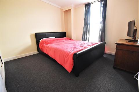 45 Aluric Close, Grays, RM16 4NB