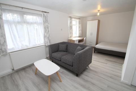 Studio to rent, Belle Vue Court, Hyde Park, Leeds, LS6