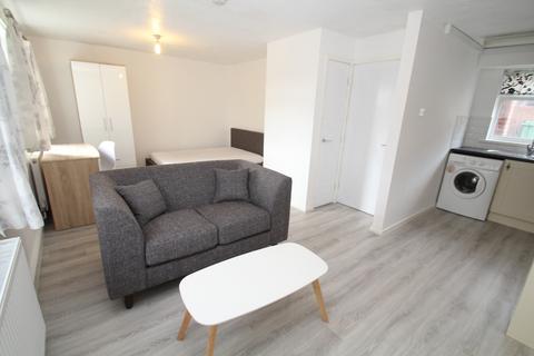 Studio to rent, Belle Vue Court, Hyde Park, Leeds, LS6