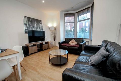 5 bedroom end of terrace house to rent, BILLS INCLUDED - Beechwood Terrace, Burley, Leeds, LS4
