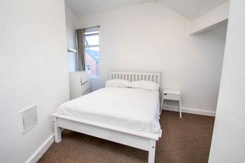 5 bedroom end of terrace house to rent, BILLS INCLUDED - Beechwood Terrace, Burley, Leeds, LS4