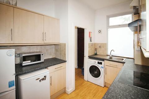 5 bedroom end of terrace house to rent, BILLS INCLUDED - Beechwood Terrace, Burley, Leeds, LS4