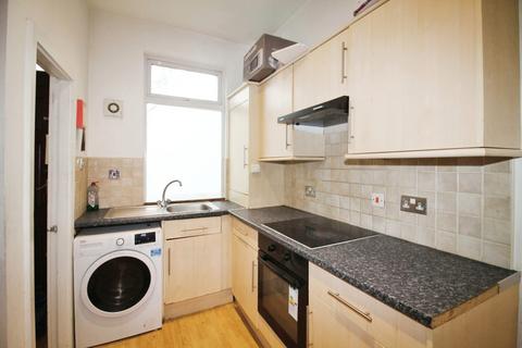 5 bedroom end of terrace house to rent, BILLS INCLUDED - Beechwood Terrace, Burley, Leeds, LS4