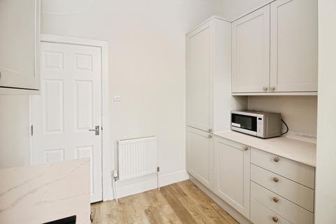 undefined, BILLS INCLUDED - Beechwood Terrace, Burley, Leeds, LS4