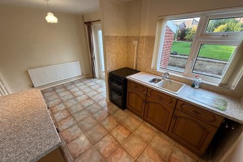 3 bedroom end of terrace house to rent, Farm Close, Burton-On-Trent, DE13