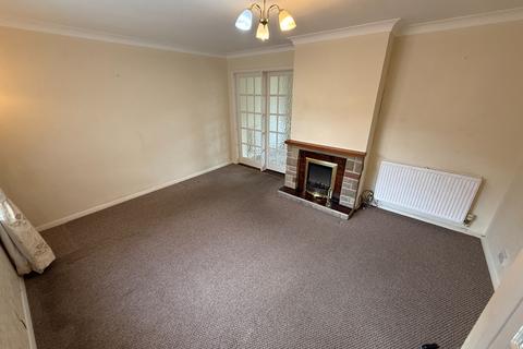 3 bedroom end of terrace house to rent, Farm Close, Burton-On-Trent, DE13