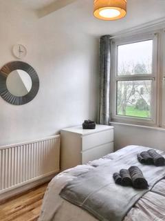 1 bedroom in a flat share to rent, East India Dock Road, London E14