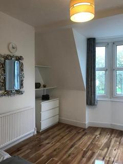 1 bedroom in a flat share to rent, East India Dock Road, London E14