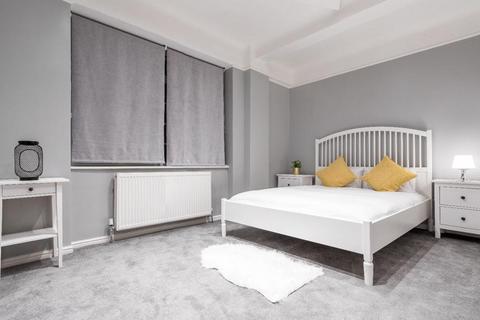 4 bedroom flat for sale, Stourcliffe Street, Marylebone, London , W1