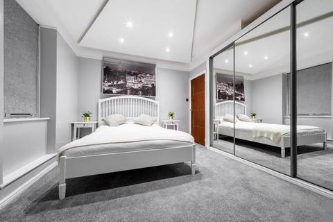 4 bedroom flat for sale, Stourcliffe Street, Marylebone, London , W1