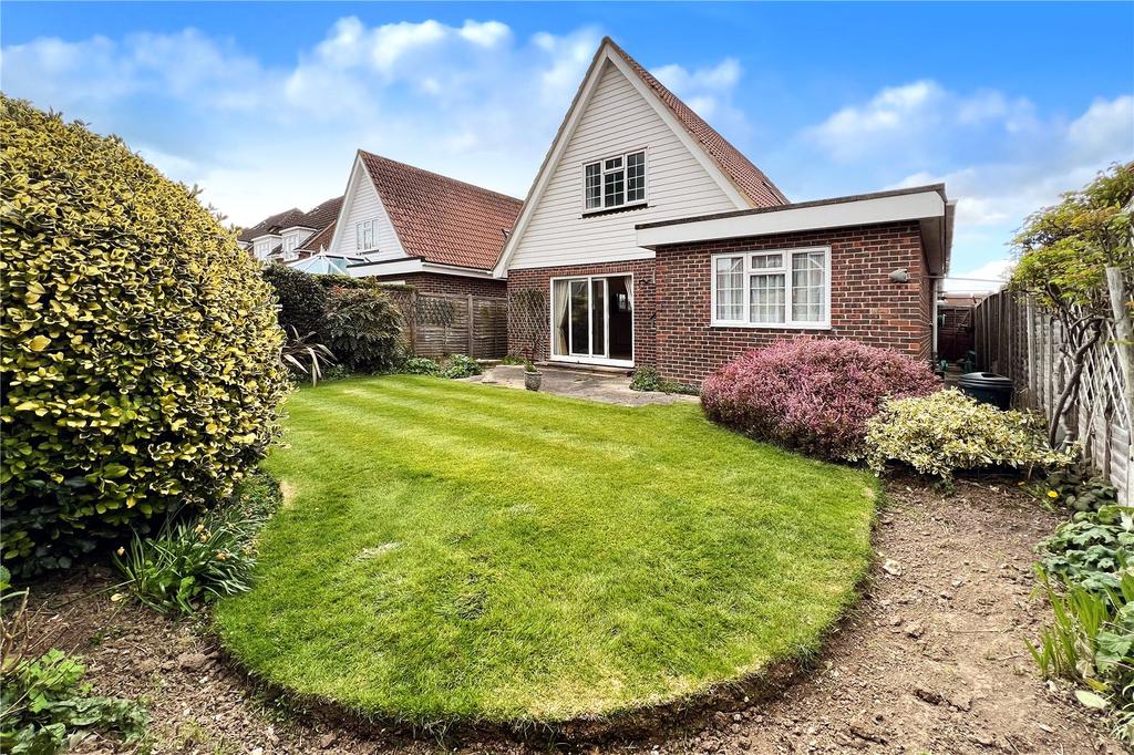 Foxdale Drive, The Dell, Angmering, West Sussex 3 bed detached house